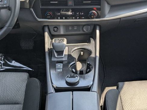 Used 2025 Nissan Rogue SV AWD/4WD image 20