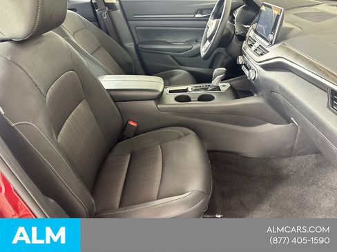 Used 2025 Nissan Altima 2.5 SV FWD image 17