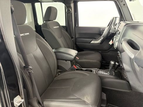 Used 2017 Jeep Wrangler Unlimited Rubicon w/ Connectivity Group AWD/4WD image 28