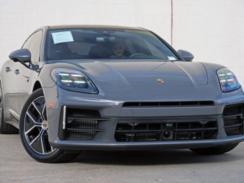 Used 2025 Porsche Panamera 4 w/ Premium Package AWD/4WD image 4