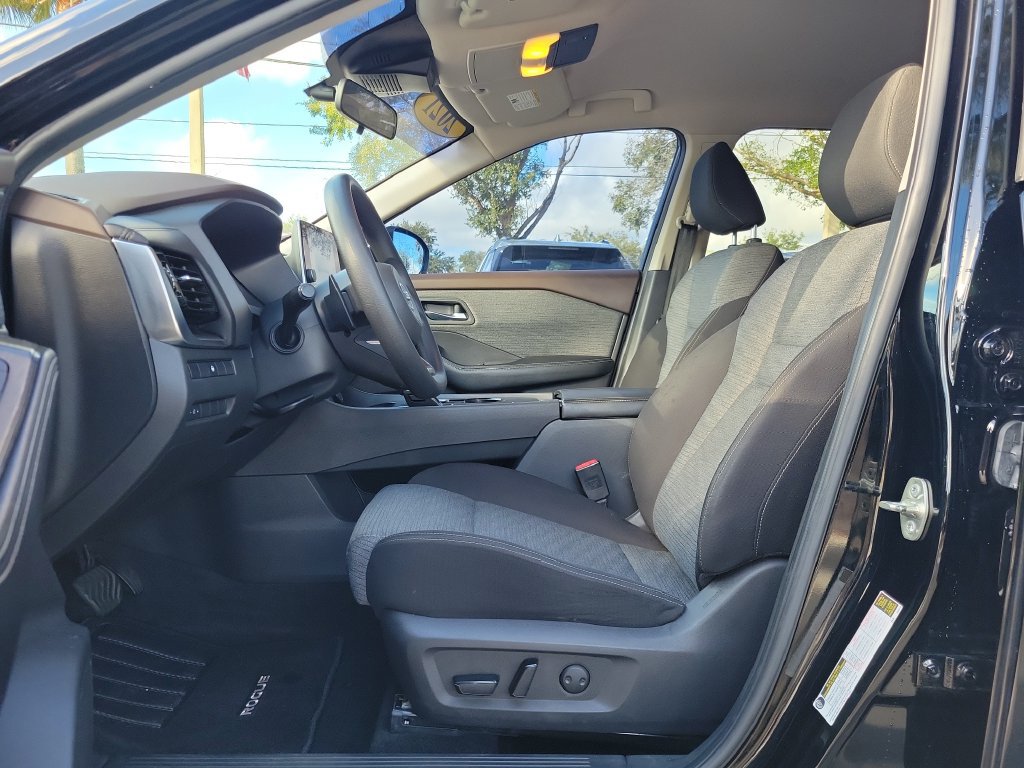 Used 2021 Nissan Rogue SV FWD image 23
