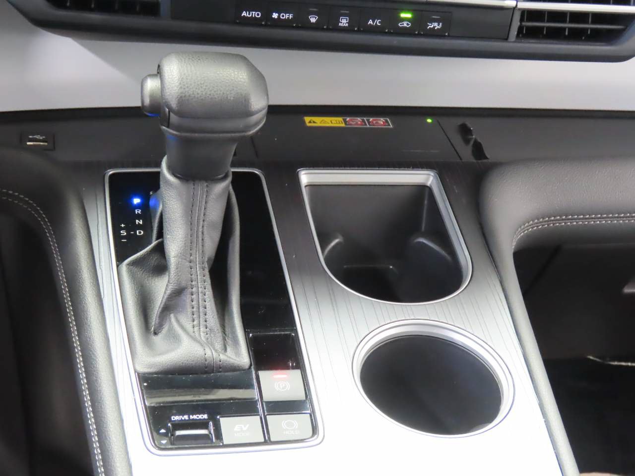 Used 2025 Toyota Sienna LE FWD image 13