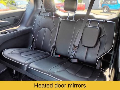Used 2026 Chrysler Pacifica Limited FWD image 22