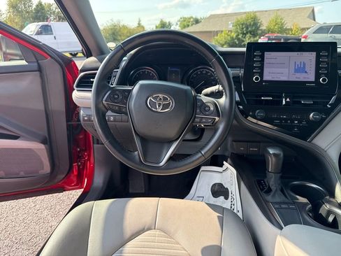 Used 2022 Toyota Camry SE image 17
