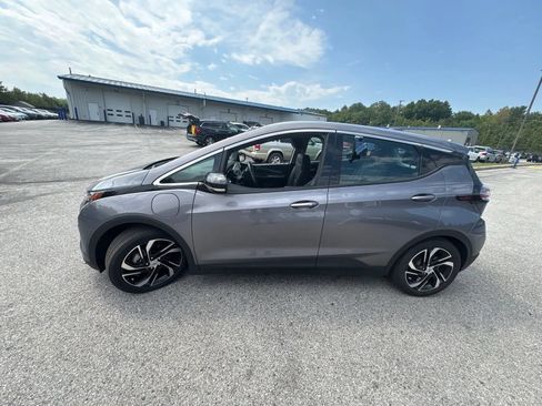 Used 2023 Chevrolet Bolt LT FWD image 4