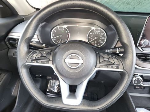 Used 2025 Nissan Altima 2.5 SV FWD image 22