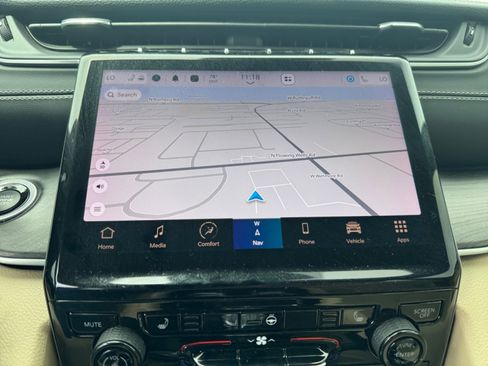 Used 2023 Jeep Grand Cherokee Limited image 19