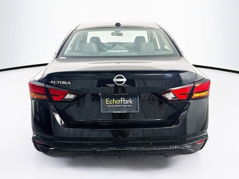 Used 2025 Nissan Altima 2.5 SV image 7