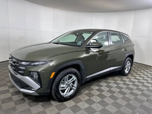 Certified 2025 Hyundai Tucson SE image 7