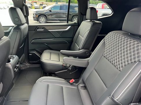 New 2026 GMC Acadia Denali w/ Super Cruise Package FWD image 8