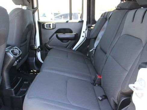 Used 2023 Jeep Wrangler Unlimited AWD/4WD image 38