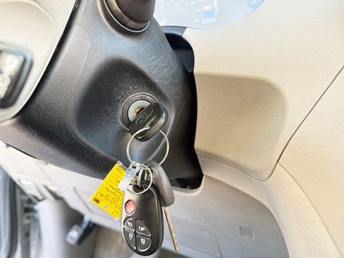 Used 2013 Toyota Sienna LE image 8