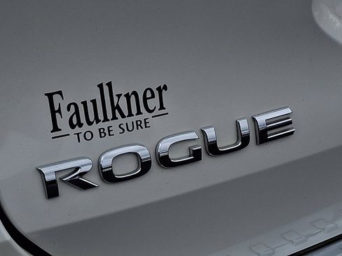 Certified 2018 Nissan Rogue SV w/ Premium Package AWD/4WD image 30