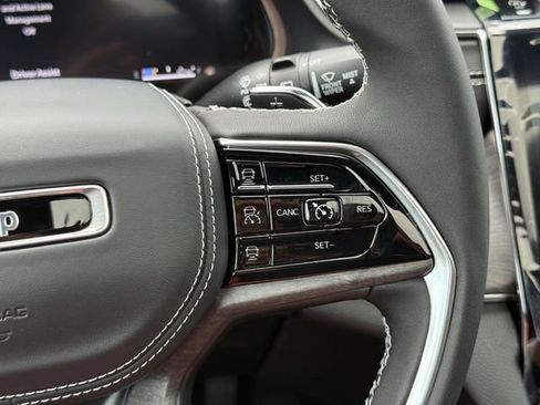 New 2025 Jeep Grand Cherokee Overland w/ Luxury Tech Group IV AWD/4WD image 22