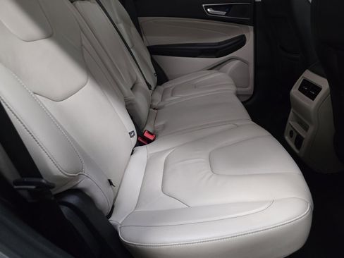 Used 2022 Ford Edge Titanium image 19