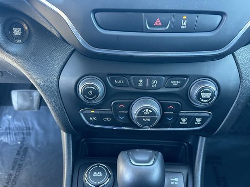 Used 2022 Jeep Cherokee Latitude Lux w/ Sun & Sound Group image 31