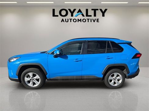 Used 2020 Toyota RAV4 XLE w/ Convenience Package image 2