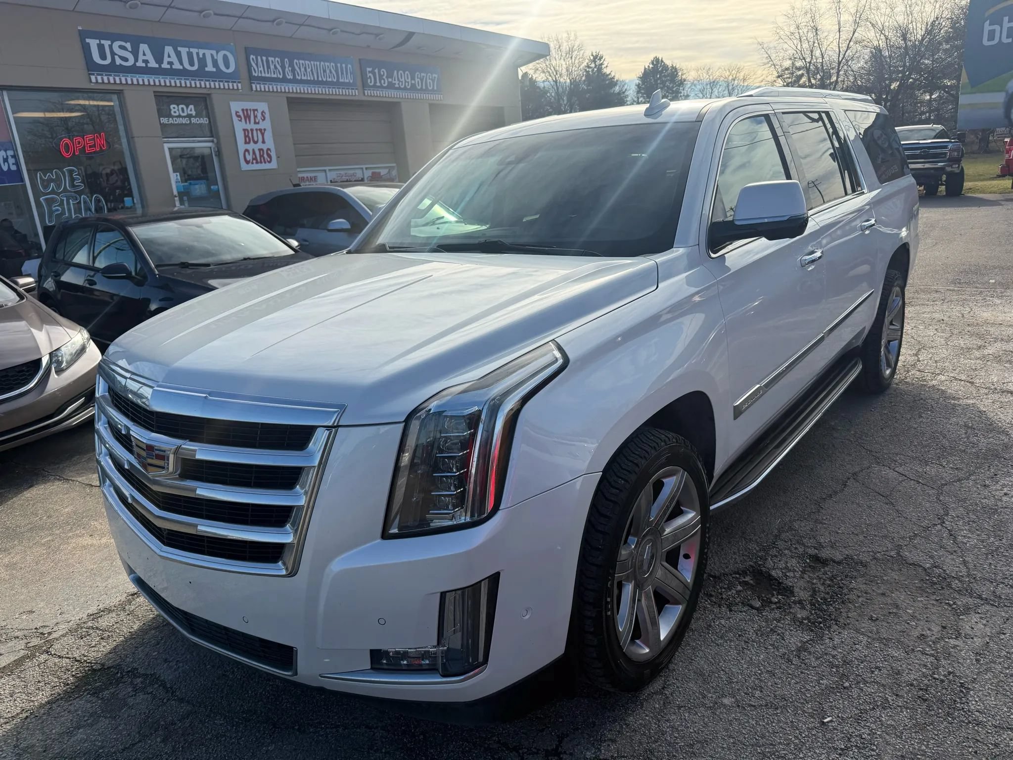Used 2017 Cadillac Escalade ESV Luxury AWD/4WD image 8