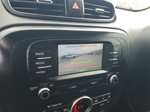 Used 2017 Kia Soul + image 20