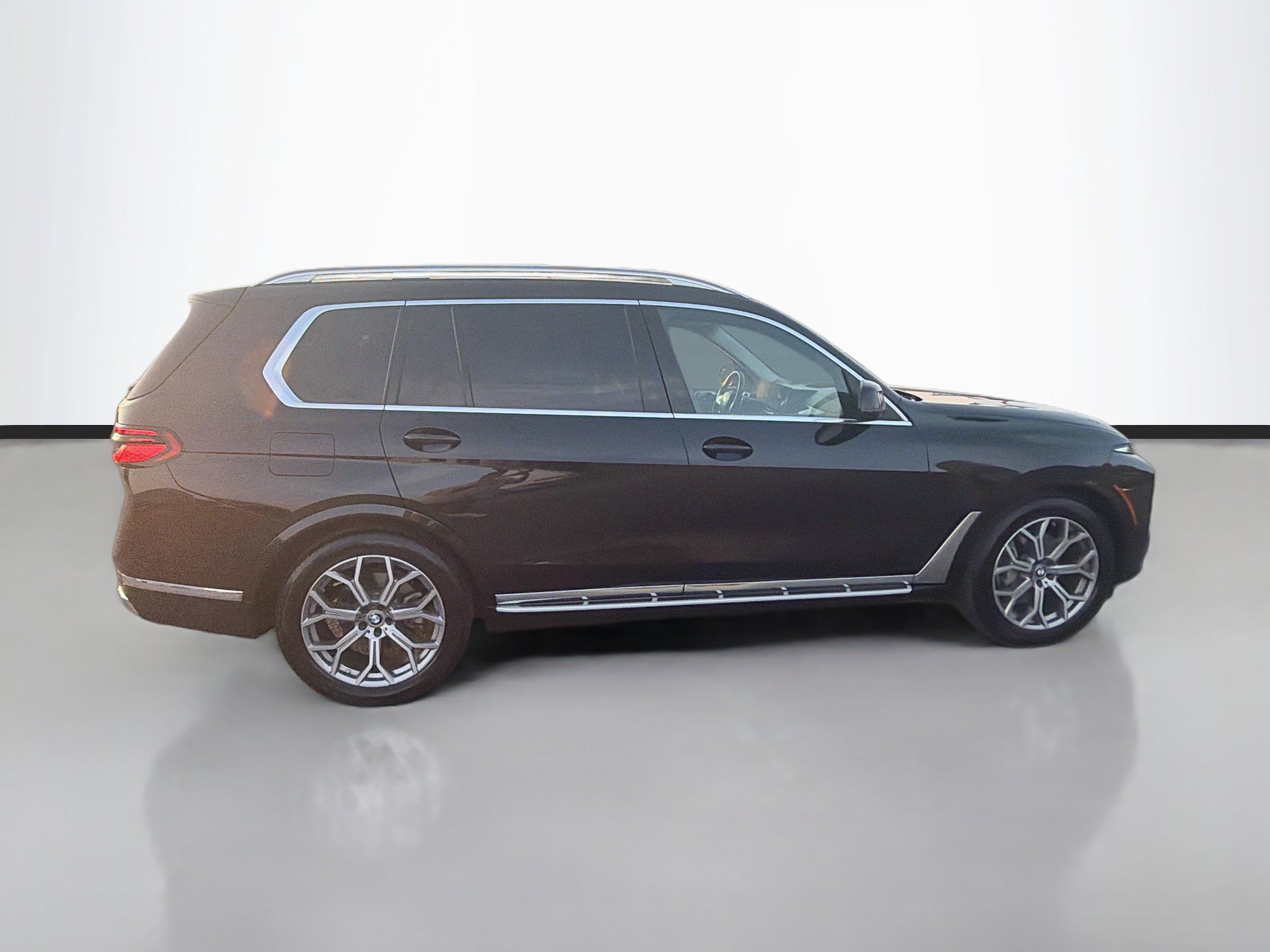 Used 2024 BMW X7 xDrive40i w/ Premium Package AWD/4WD image 4