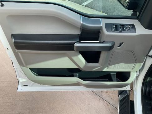 Used 2018 Ford F150 XLT w/ Equipment Group 302A Luxury AWD/4WD image 12