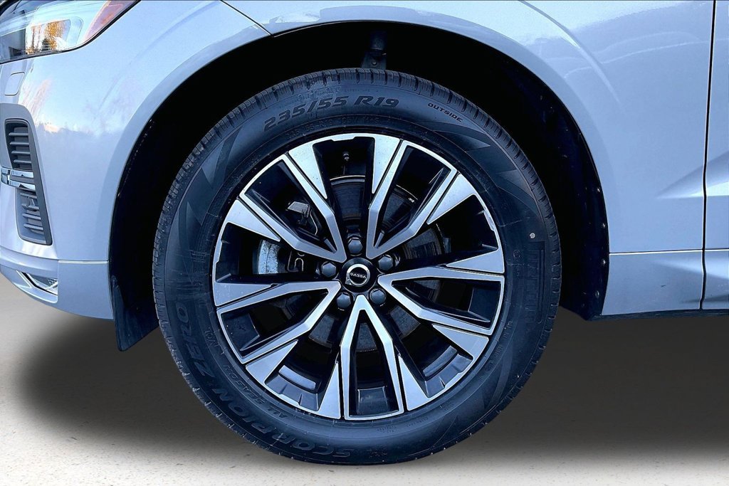 Certified 2023 Volvo XC60 B5 Core AWD/4WD image 34