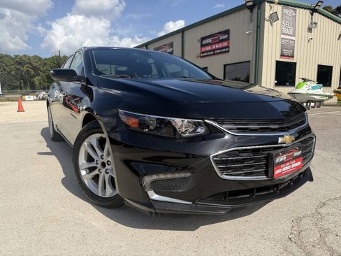 Used 2017 Chevrolet Malibu LT FWD image 1