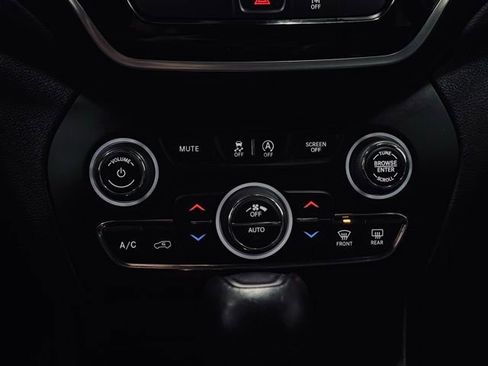 Used 2022 Jeep Cherokee Limited image 36