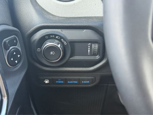 Used 2024 Jeep Wrangler Unlimited w/ Convenience Group AWD/4WD image 13