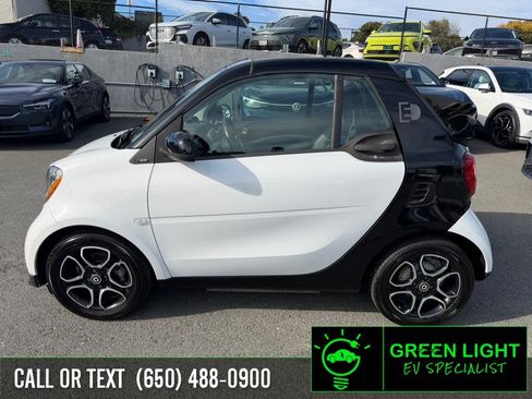 Used 2018 smart fortwo electric drive RWD image 8