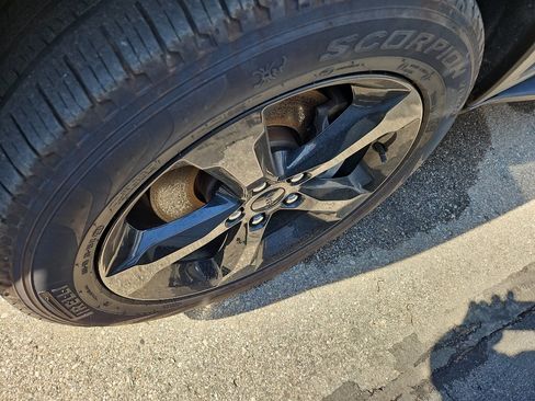 Used 2025 Jeep Grand Cherokee L Limited w/ Luxury Tech Group II image 4