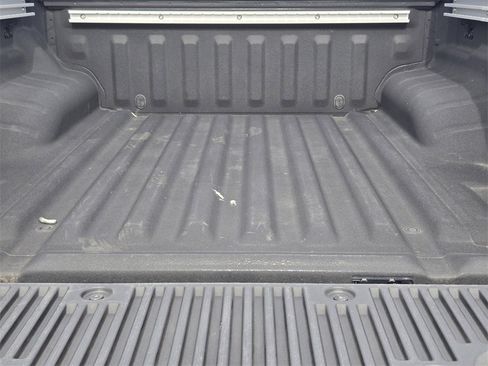 Used 2024 Nissan Frontier SL image 28