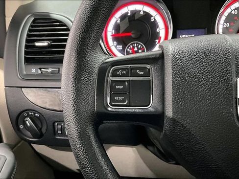 Used 2018 Dodge Grand Caravan SE w/ UConnect Hands-Free Group image 11