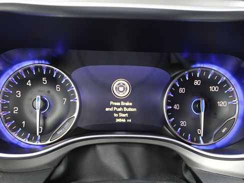 Used 2024 Chrysler Pacifica Limited w/ S Appearance Package FWD image 10