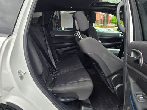 Used 2018 Jeep Grand Cherokee Laredo AWD/4WD image 38