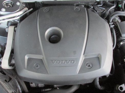 Used 2016 Volvo XC90 T6 Momentum w/ Protection Package Plus image 32