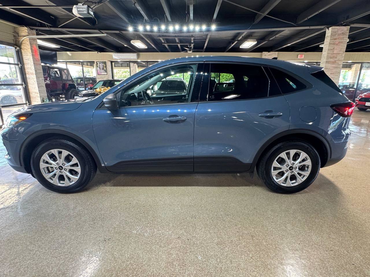 Used 2025 Ford Escape Active w/ Active Premium Tech Pack FWD image 4