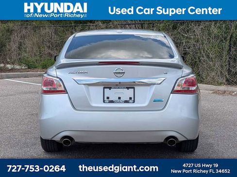 Used 2014 Nissan Altima 2.5 S w/ Sport Value Package FWD image 4