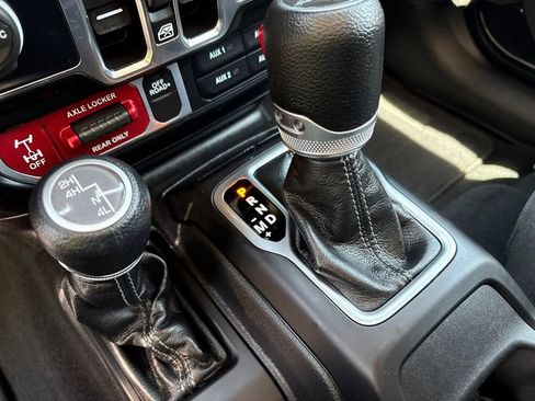 Used 2024 Jeep Gladiator Overland AWD/4WD image 29
