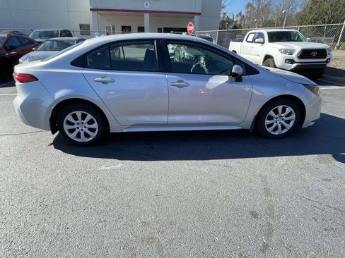 Used 2025 Toyota Corolla LE image 9