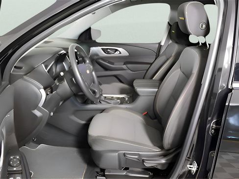 Used 2021 Chevrolet Traverse LS image 9