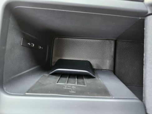 New 2025 Volkswagen Tiguan SE image 11