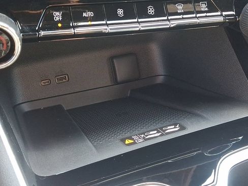 Used 2025 Chevrolet Traverse High Country w/ LPO, Floor Liner Package FWD image 23