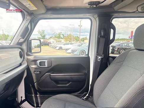 Used 2024 Jeep Wrangler Unlimited Sport AWD/4WD image 16