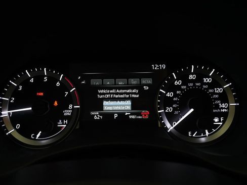 Used 2025 Toyota Highlander XLE AWD/4WD image 2