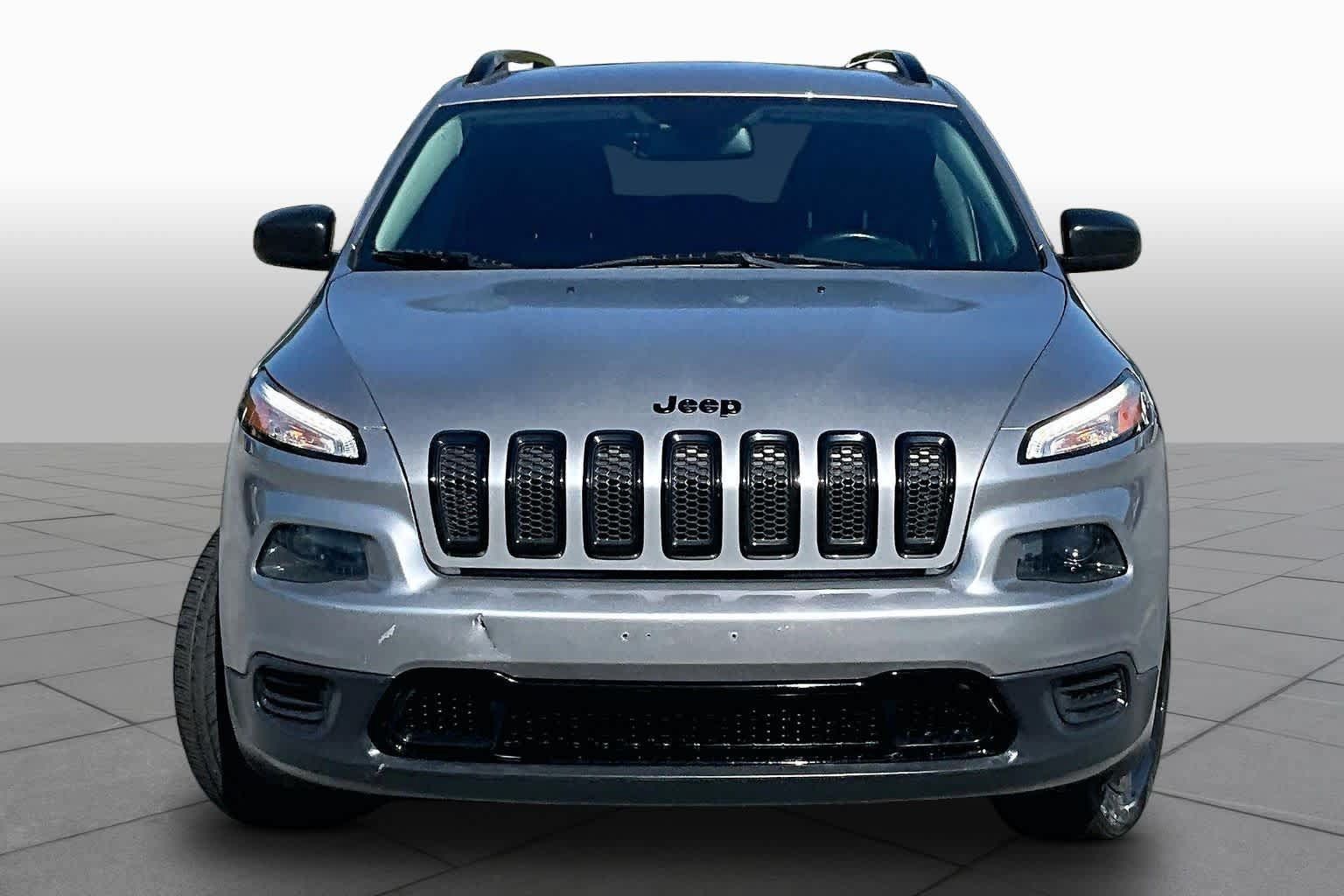Used 2016 Jeep Cherokee Sport w/ Cold Weather Group AWD/4WD image 3