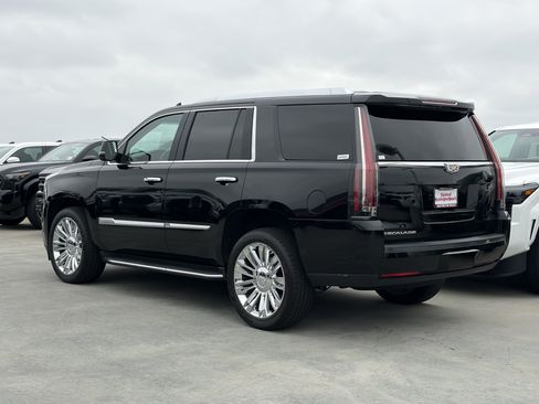 Used 2019 Cadillac Escalade Luxury AWD/4WD image 5