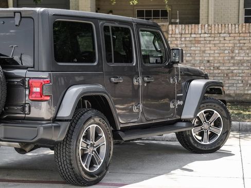 Used 2023 Jeep Wrangler Unlimited Sahara w/ LED Lighting Group AWD/4WD image 18