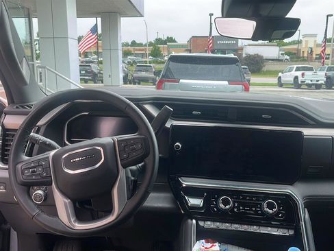 Used 2025 GMC Sierra 2500 Denali w/ Denali Reserve Package AWD/4WD image 12