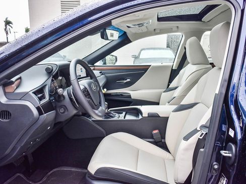 New 2025 Lexus ES 350 w/ Premium Package image 16